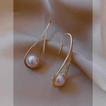 Elegant Teardrop Pearl Dangle Earrings