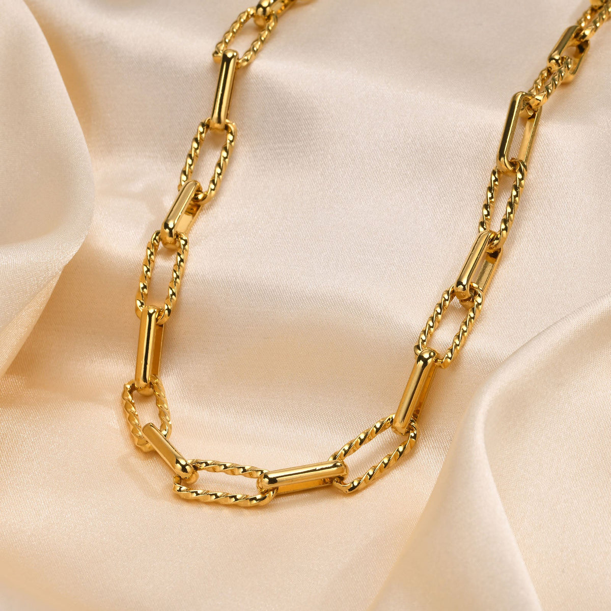18k Gold Paperclip Chain Necklace