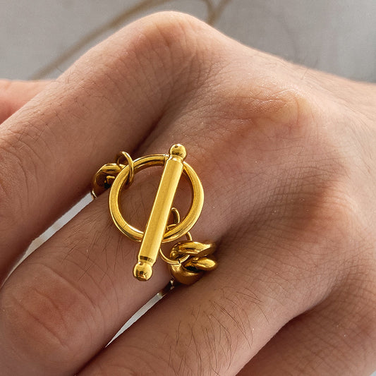 Bold Toggle Chain Ring