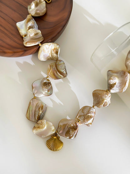 Chunky Shell Pearl Choker with Gold Seashell Charm