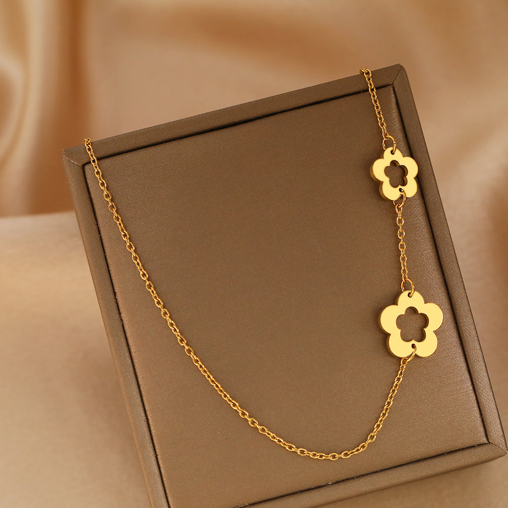 Tiny Flower Pendant Necklace