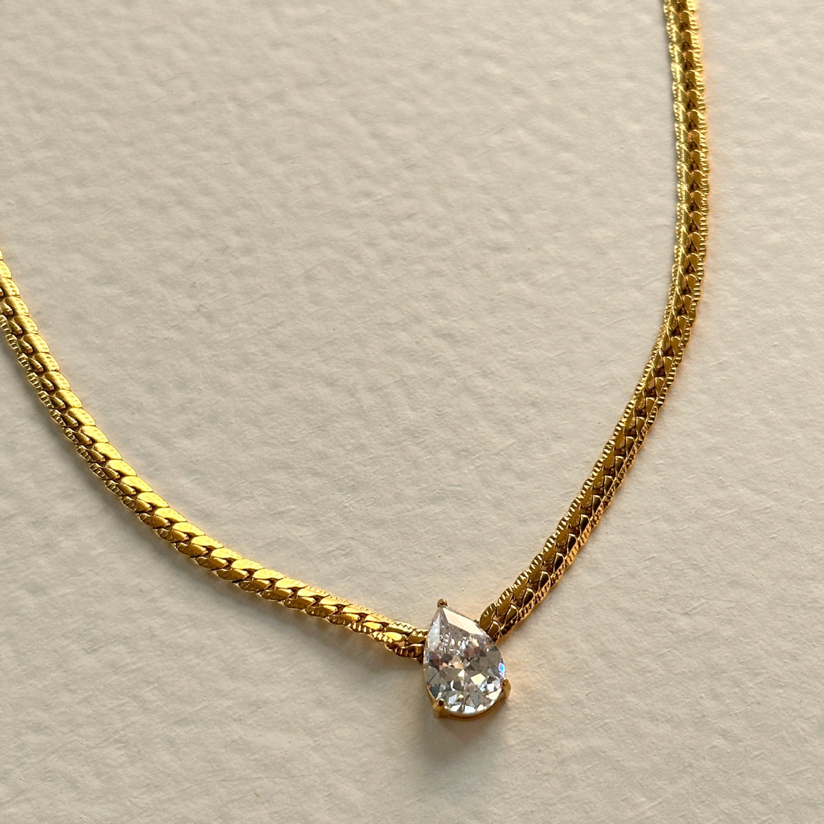 Gold Waterdrop Pendant Necklace