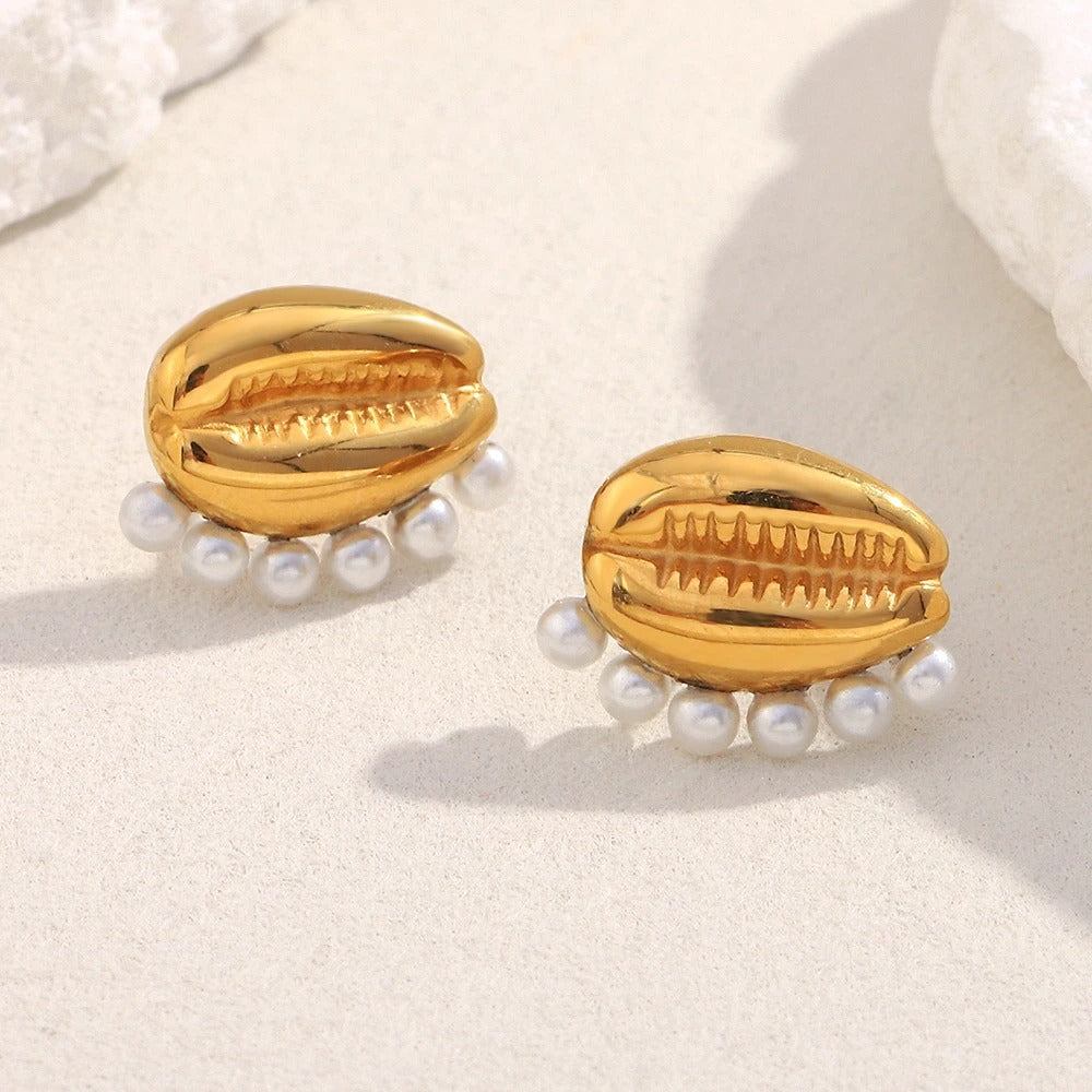 Smooth Pearl Seashell Stud Earrings