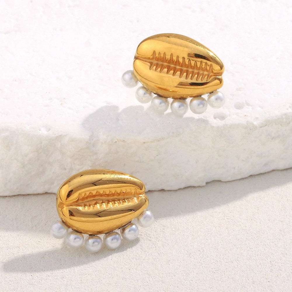Smooth Pearl Seashell Stud Earrings